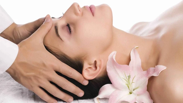 bai-viet/cach-bam-huyet-chua-dau-nua-dau-hieu-qua-tai-nha.html