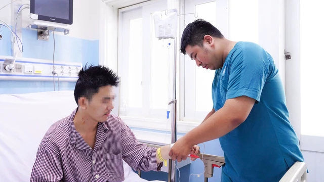 bai-viet/30-phut-choi-cau-long-va-ca-ngung-tim-nguy-kich-cua-nam-thanh-nien-32-tuoi-10009.html