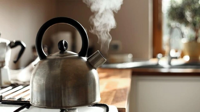 bai-viet/nuoc-dun-soi-de-nguoi-uong-trong-bao-lau-loai-nuoc-nao-tot-nhat.html