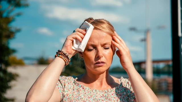 bai-viet/5-cach-giu-an-toan-trong-mua-nang-nong-cho-nguoi-tang-huyet-ap.html