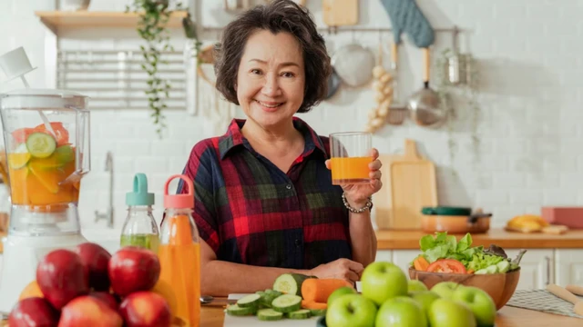 bai-viet/5-mon-an-phu-nu-tren-50-tuoi-nen-bo-sung-thuong-xuyen.html