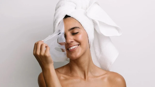 bai-viet/5-thoi-quen-dap-mat-na-vua-phi-tien-vua-gay-hai-cho-lan-da.html