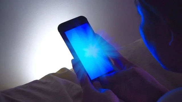 bai-viet/mot-so-cach-giam-anh-sang-xanh-tren-dien-thoai-giup-bao-ve-doi-mat-nguoi-dung.html