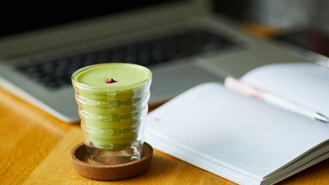 bai-viet/7-ly-do-ban-nen-bat-dau-ngay-moi-bang-1-ly-matcha.html