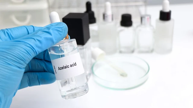 bai-viet/azelaic-acid-co-day-mun-khong-hieu-dung-truoc-khi-su-dung.html