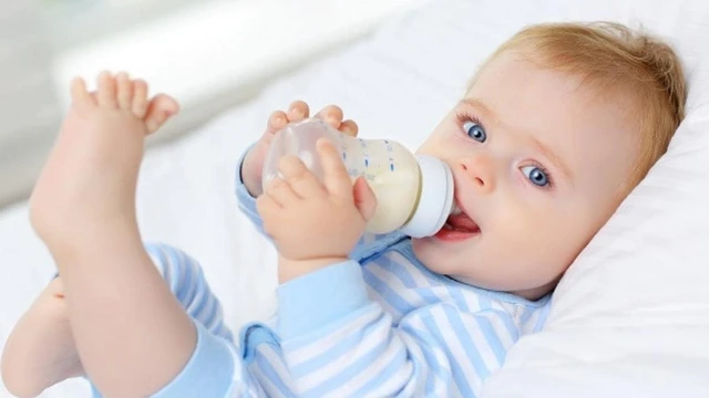 bai-viet/cach-ra-dong-sua-me-bang-may-ham-sua-luu-y-khi-ra-dong-sua-me-nen-biet.html