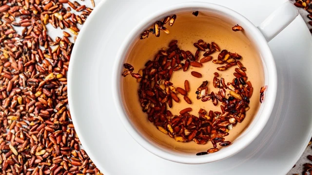 bai-viet/ba-bau-uong-tra-gao-lut-dau-den-duoc-khong-cach-su-dung-an-toan-can-biet.html