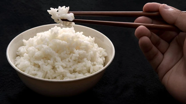 Ăn cơm nguội có giúp hạ đường huyết? Sự thật về tinh bột kháng