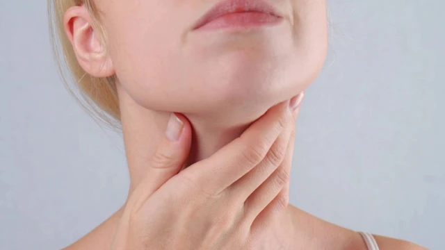 bai-viet/an-phai-khoai-ngua-co-sao-khong-can-lam-gi-khi-an-phai-khoai-ngua.html