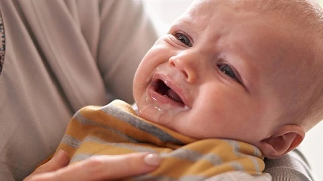 bai-viet/tre-so-sinh-tro-ra-dich-nhay-co-nguy-hiem-khong-cach-xu-ly-khi-tre-tro-ra-dich-nhay.html