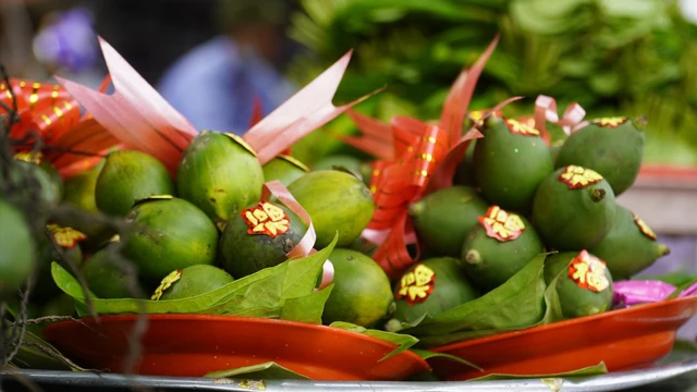 bai-viet/an-trau-co-bi-den-rang-khong-cach-giu-ham-rang-trang-sang-khi-nhai-trau.html