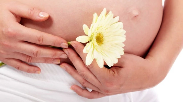 bai-viet/giai-dap-ba-bau-rua-vung-kin-bang-nuoc-muoi-sinh-ly-duoc-khong.html