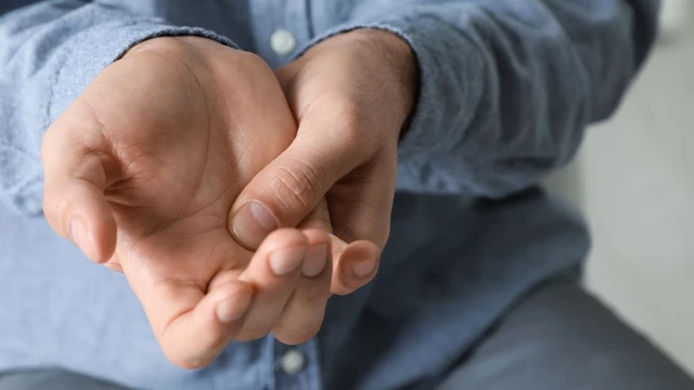 bai-viet/goi-y-bai-tap-chua-ngon-tay-co-sung-ban-co-the-tu-tap-tai-nha.html