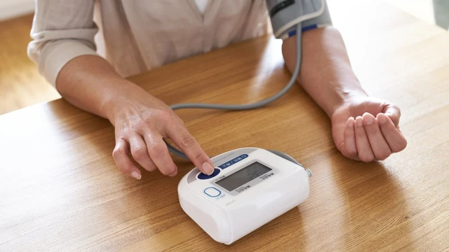 bai-viet/ban-da-biet-cach-do-huyet-ap-tai-nha-chuan-xac-chua.html