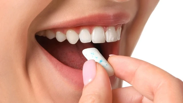 bai-viet/bat-mi-6-loi-ich-khi-nhai-keo-cao-su-khong-duong-61145.html