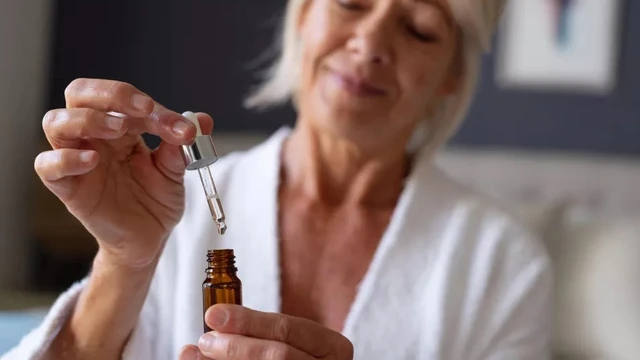 bai-viet/bat-mi-bi-quyet-cham-soc-da-tuoi-50-de-duy-tri-ve-dep-tuoi-doi-muoi.html