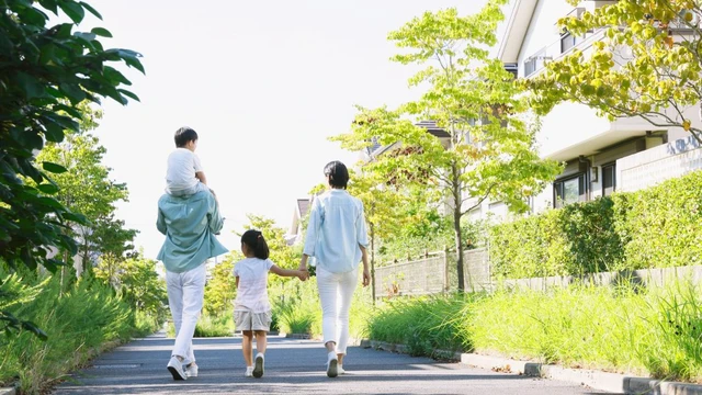 bai-viet/cho-be-di-bo-nhieu-co-tot-khong-loi-ich-khi-be-di-bo-dung-cach.html