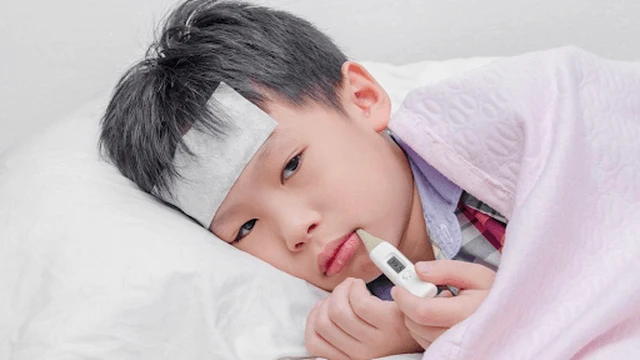 bai-viet/be-sot-lien-tuc-uong-thuoc-khong-ha-nguy-hiem-khong-nguyen-nhan-gay-sot-keo-dai-o-tre-69732.html