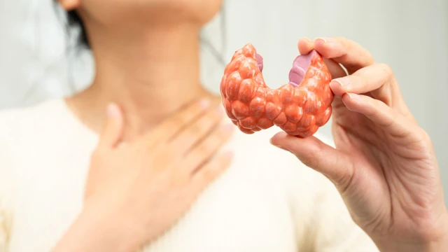 bai-viet/benh-suy-tuyen-giap-co-nguy-hiem-khong-dau-hieu-nhan-biet-va-cach-xu-tri-an-toan.html