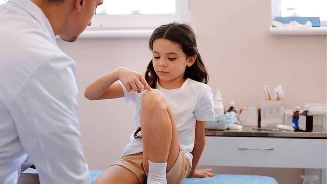 bai-viet/benh-viem-khop-thieu-nien-tu-phat-la-gi.html