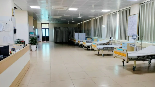 bai-viet/benh-vien-lam-viec-den-may-gio.html