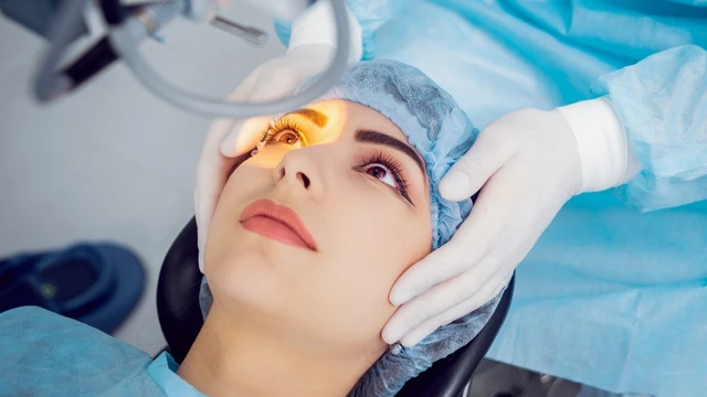 bai-viet/bi-can-3-do-co-nen-mo-mat-khong.html