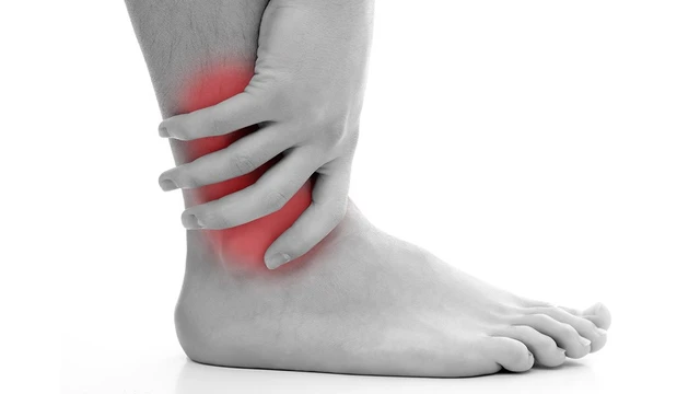 bai-viet/bi-dau-co-chan-khi-da-bong-can-lam-gi-57405.html