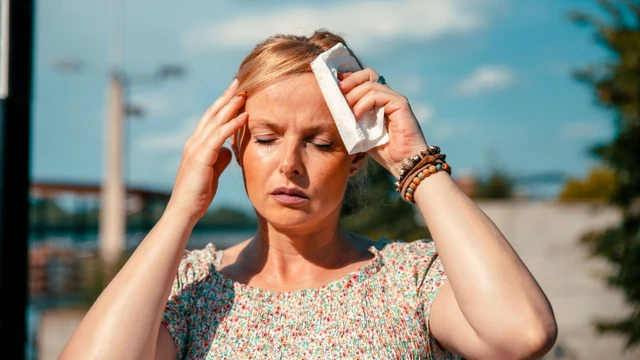 bai-viet/bi-say-nang-nen-lam-gi-cach-so-cuu-va-cham-soc-nguoi-bi-say-nang.html