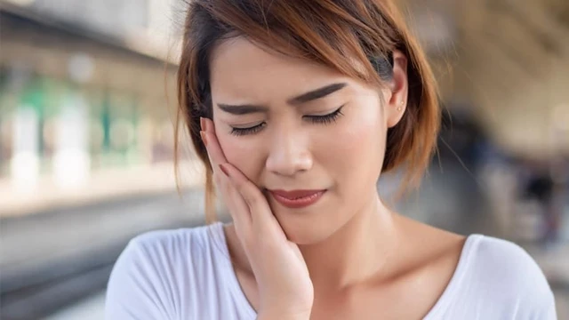 bai-viet/bi-te-nua-mat-ben-phai-do-dau.html