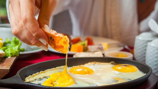 bai-viet/bi-viem-gan-b-co-nen-an-trung-hay-khong.html