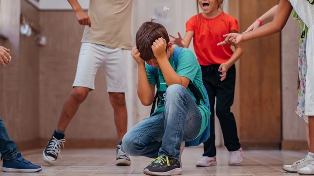 bai-viet/bieu-hien-bao-luc-hoc-duong-la-gi-nguyen-nhan-va-cach-xu-ly.html