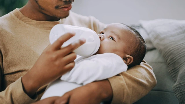 bai-viet/binh-an-dam-giai-phap-ho-tro-be-an-dam-an-toan-tien-loi-cho-me.html