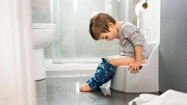 bai-viet/bo-me-can-phai-xu-tri-nhu-the-nao-khi-thay-tre-di-ngoai-ra-mau.html