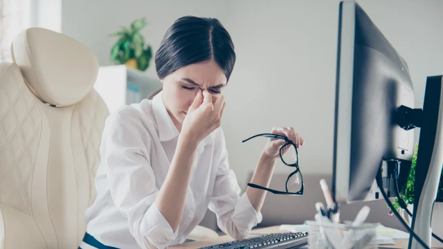 bai-viet/bo-tui-ngay-5-bi-kip-giam-kho-mat-cho-dan-van-phong.html