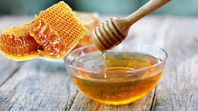 bai-viet/bo-tui-ngay-cach-chua-quai-bi-bang-mat-ong-cuc-hieu-qua-tai-nha-72396.html