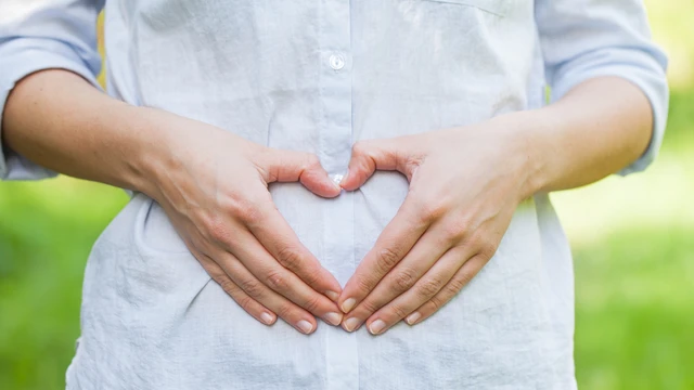 bai-viet/bung-giat-giat-co-phai-mang-thai-khong-nguyen-nhan-va-dau-hieu-can-biet.html