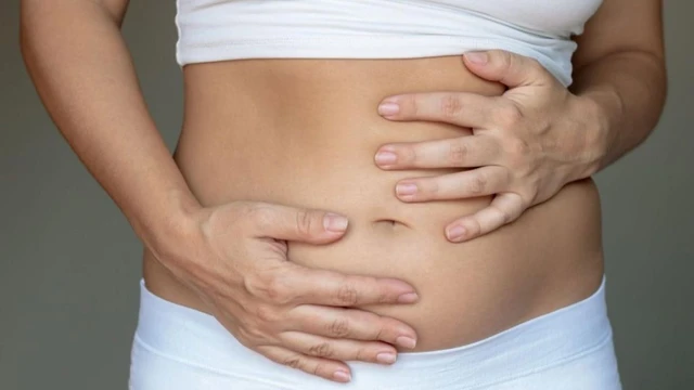 bai-viet/bung-phinh-to-cang-cung-kho-tho-la-benh-gi-co-nguy-hiem-khong.html