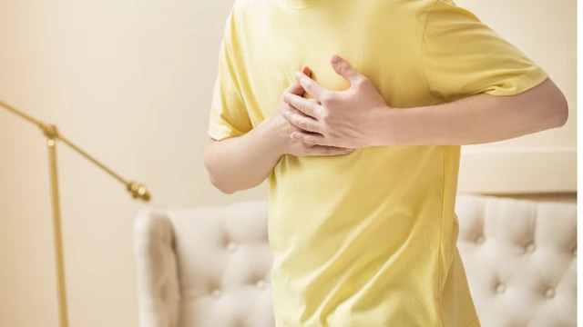 bai-viet/cac-dau-hieu-nhoi-mau-co-tim-giup-ban-nhan-biet-benh-som-nhat.html