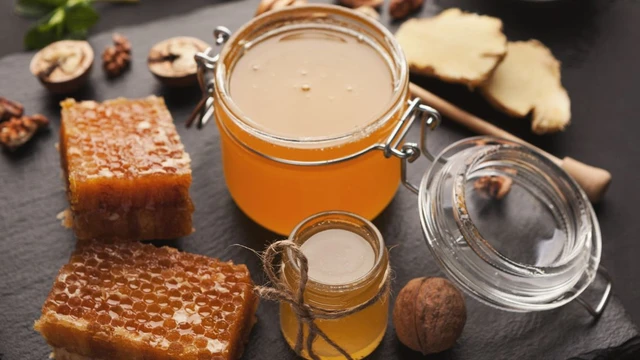 Đặc điểm của các loại mật ong phổ biến và lưu ý khi dùng