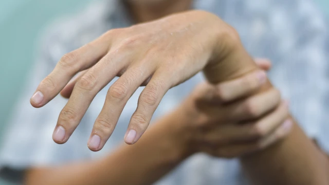 bai-viet/chi-dinh-va-chong-chi-dinh-gay-te-dam-roi-than-kinh-canh-tay.html