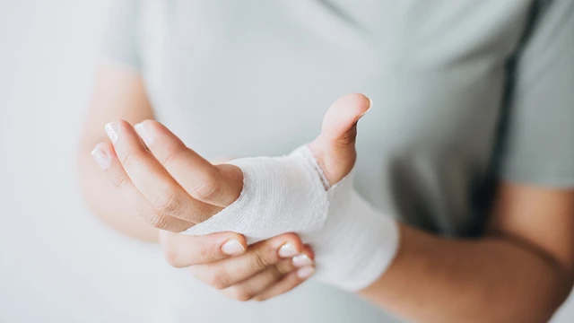 bai-viet/cac-vet-thuong-ban-tay-va-cach-de-xu-tri.html