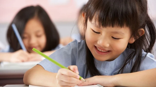 bai-viet/lam-the-nao-de-day-tre-cach-cam-but-dung-67424.html