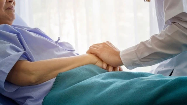 bai-viet/cach-cham-soc-benh-nhan-sau-bom-xi-mang-cot-song.html