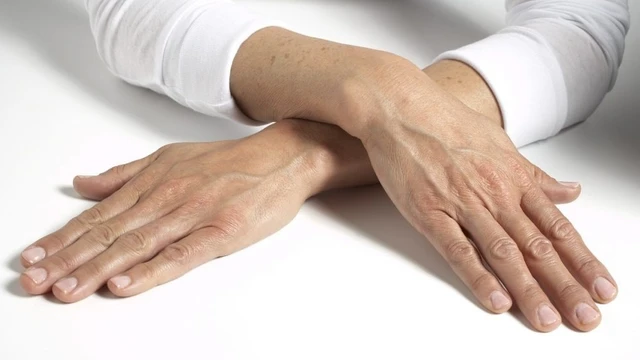 bai-viet/cach-cham-soc-lam-het-nep-nhan-o-ngon-tay.html