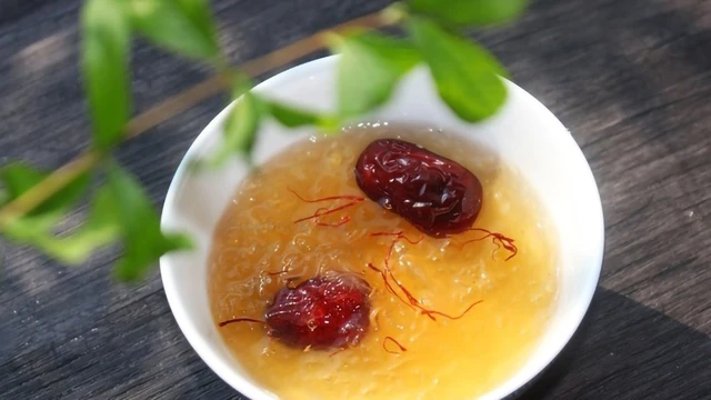 bai-viet/cach-chung-yen-voi-nhuy-hoa-nghe-tay-thom-ngon-bo-duong-61677.html