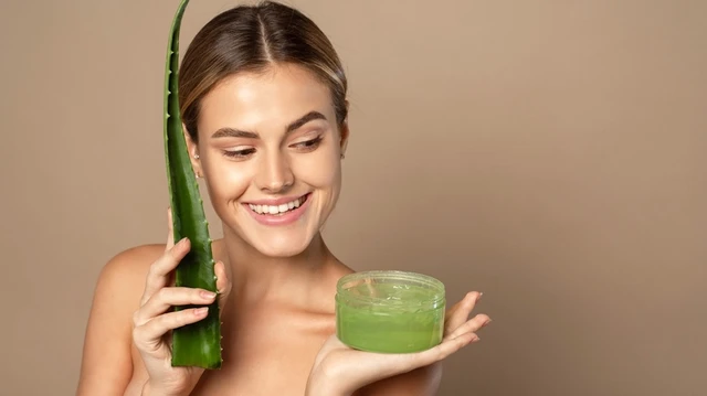 bai-viet/bo-tui-ngay-cach-lam-gel-nha-dam-duong-trang-da-tiet-kiem-de-lam.html