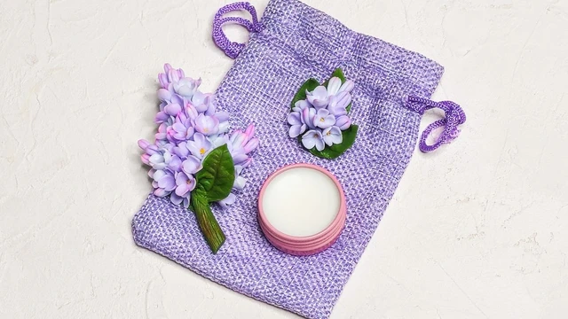 Hướng dẫn chi tiết cách làm nước hoa khô đơn giản tại nhà