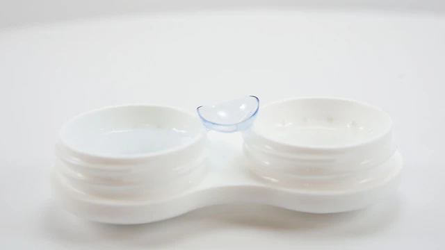 bai-viet/cach-lay-lens-ra-khoi-mat-dung-cach-va-an-toan.html