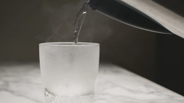 bai-viet/cach-pha-nuoc-70-do-khong-can-nhiet-ke-tai-nha-de-pha-sua-cho-be-ma-me-co-the-tham-khao.html