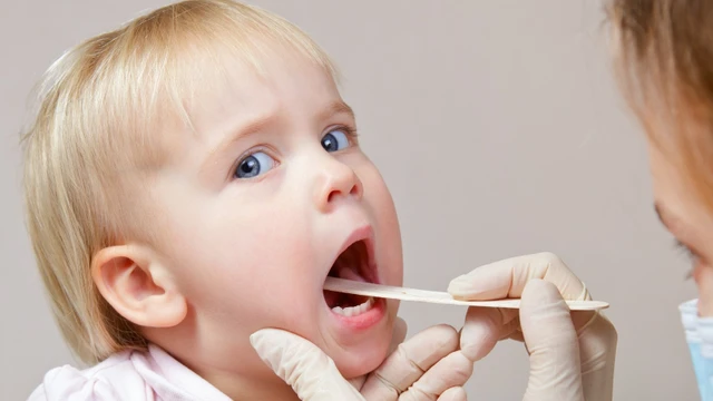 bai-viet/cach-phan-biet-dau-hieu-tre-sot-moc-rang-voi-sot-thong-thuong.html